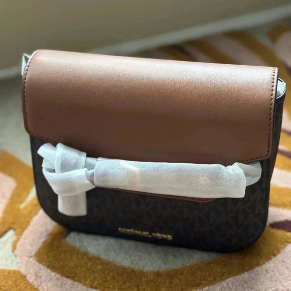 Michael Kors Emilia Small Logo Crossbody Bag - Picture 4 of 10